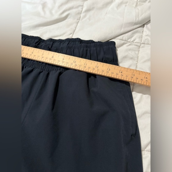 Under Armour women’s woven branded black jogger size medium - Picture 11 of 12